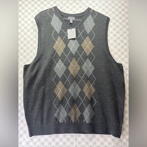 Van Heusen Mens Sweater Vest Sz 2XL Gray Argyle Vneck Classic Fit  New With Tags